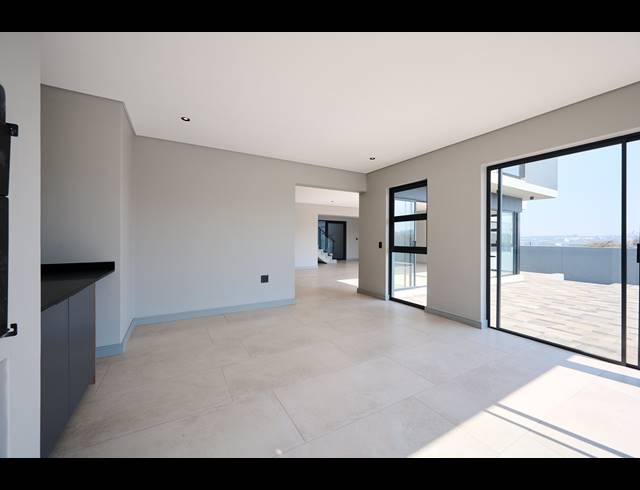 5 BEDROOM HOUSE FOR SALE IN HELDERFONTEIN ESTATE